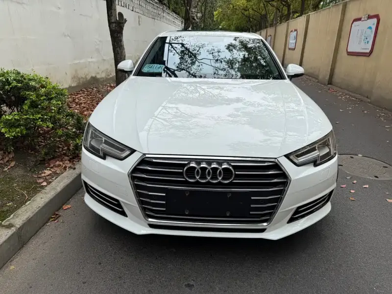 Audi A4L, 2018 — фото 1