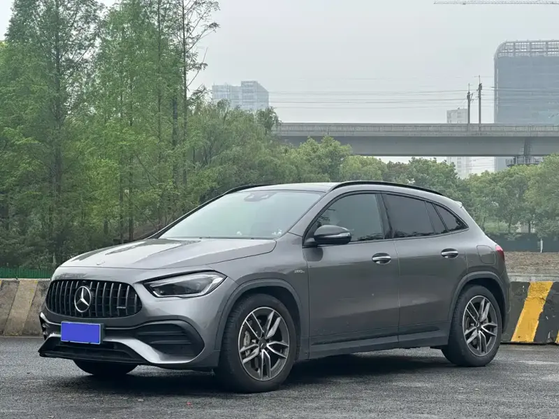 Mercedes-Benz GLA AMG, 2021
