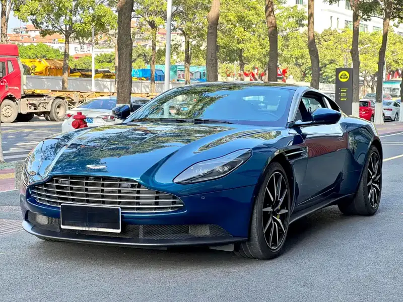 Aston Martin DB11, 2020