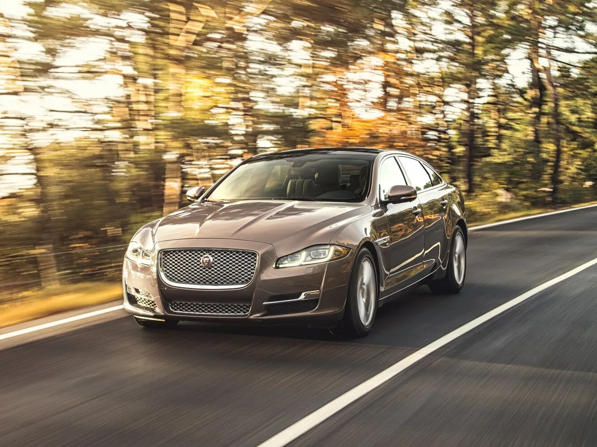 Jaguar XJ — фото модели