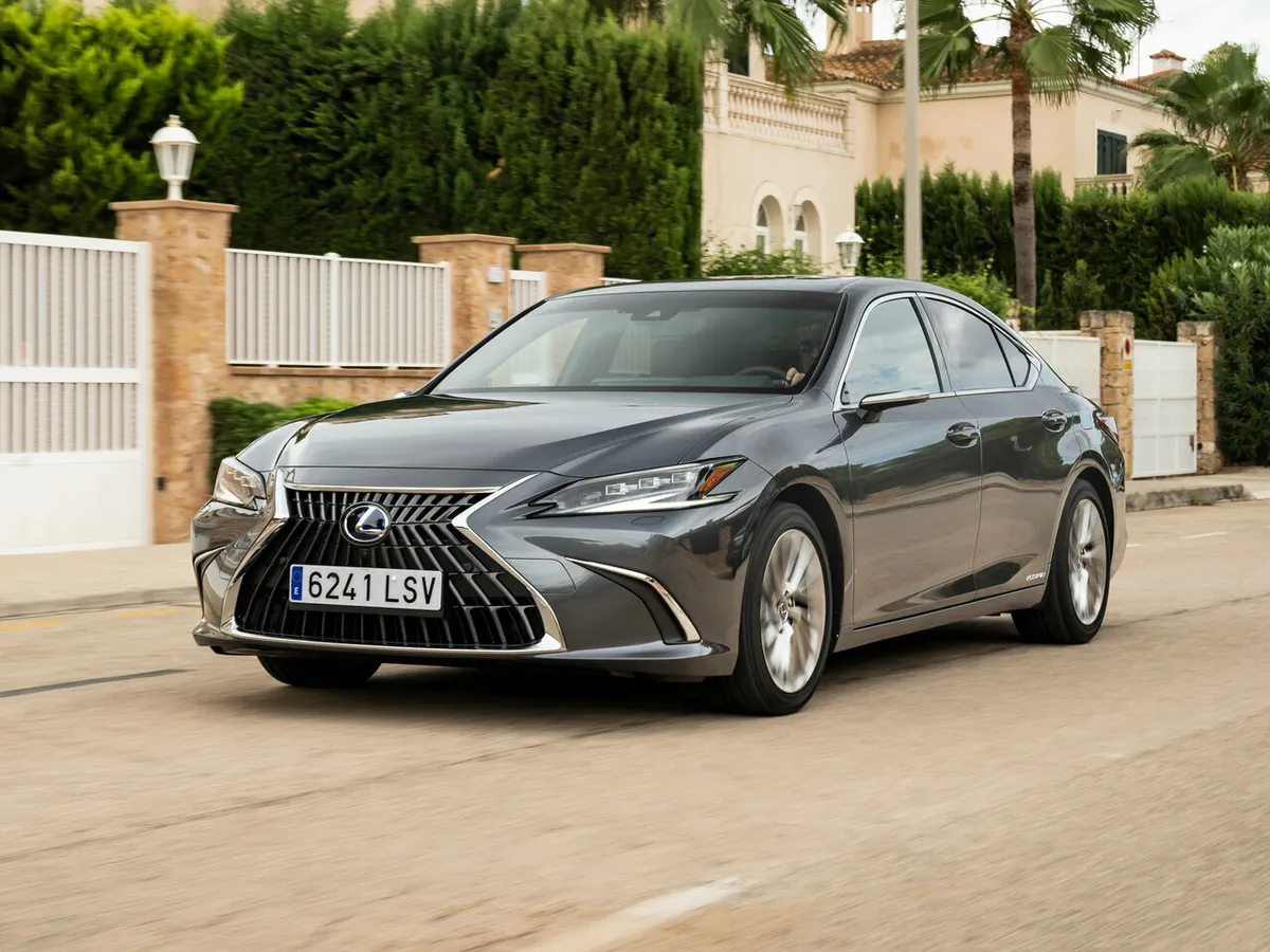 Lexus ES — фото модели