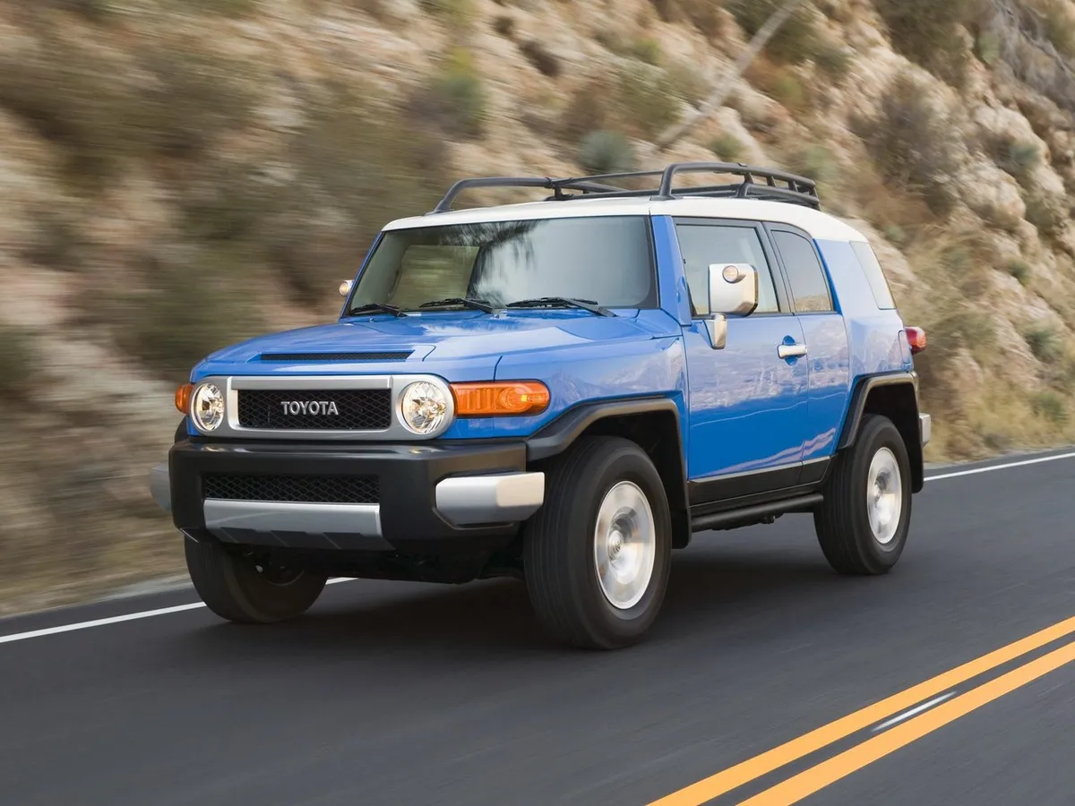 Toyota FJ Cruiser — фото модели