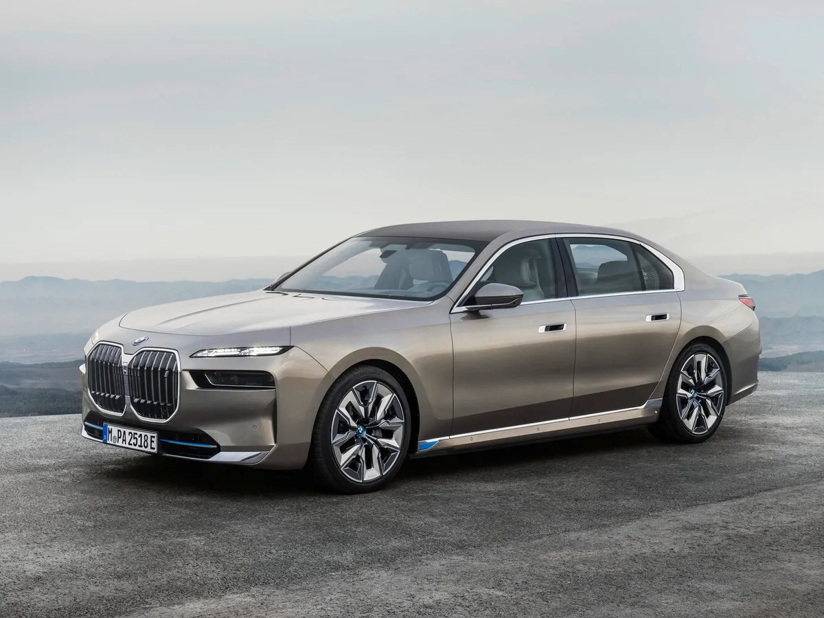 BMW i7 — фото модели