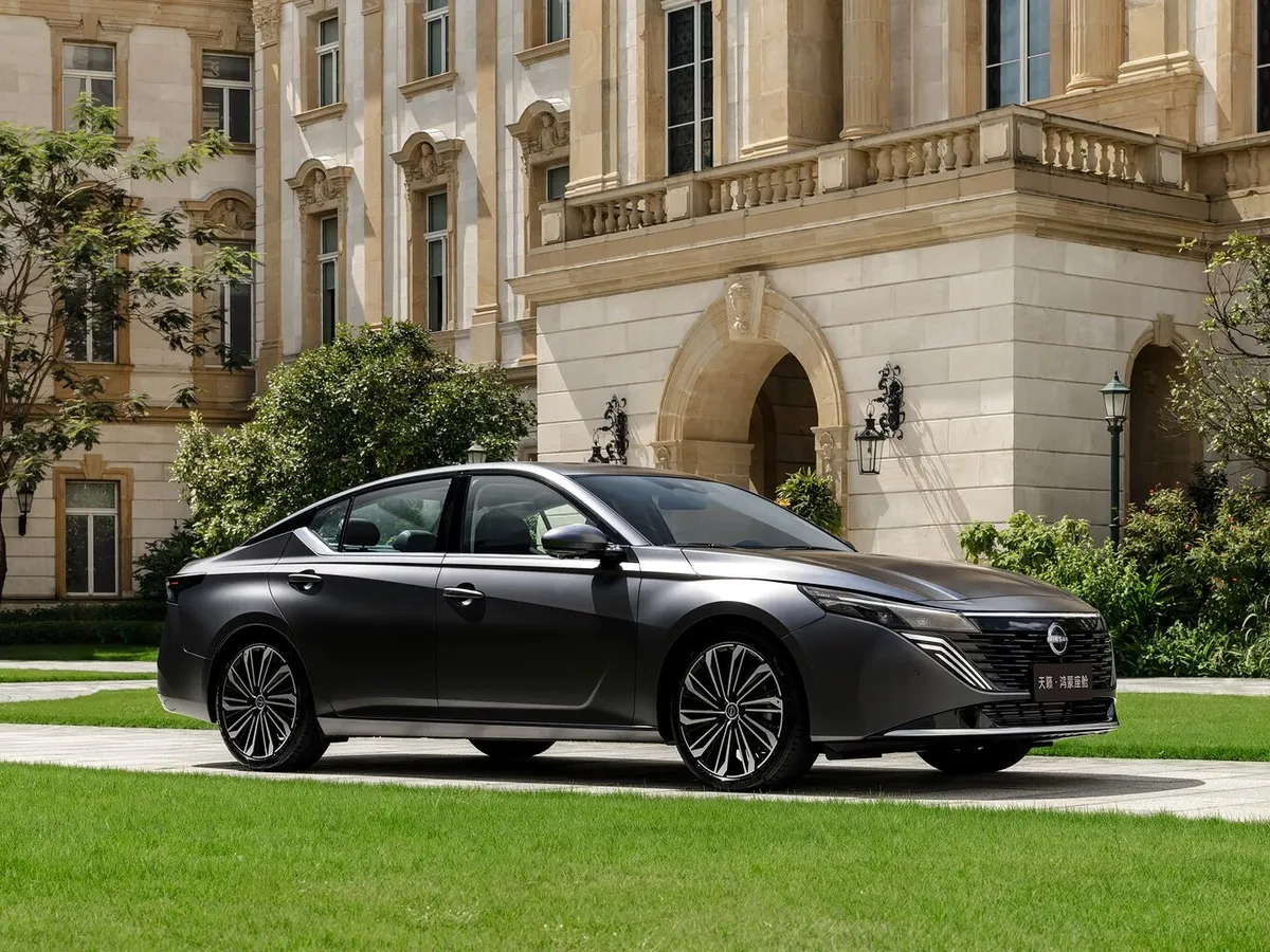 Nissan — фото модели