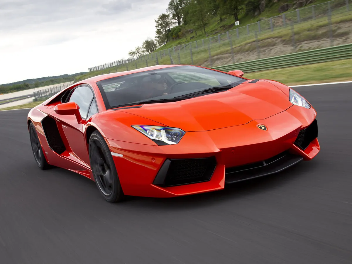 Lamborghini Aventador — фото модели